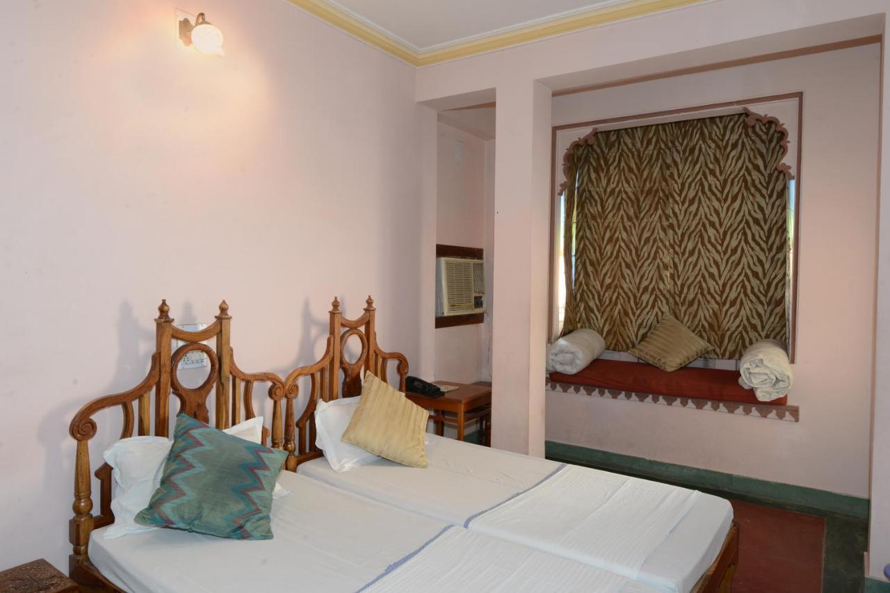 Hotel Harasar Haveli Биканер Екстериор снимка